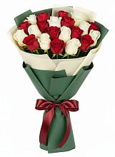 Букет Микс из красных и белых роз в Покровское