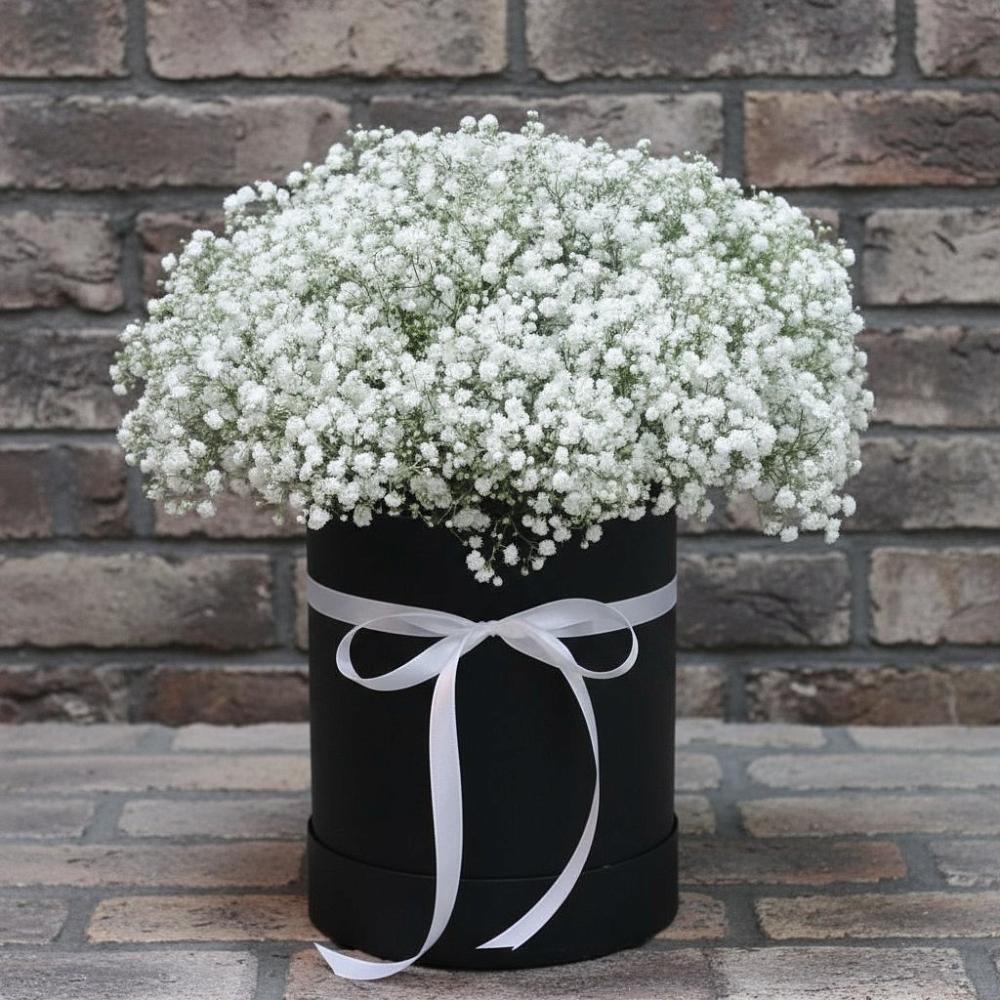 Цветочная композиция из Гипсофила в шляпной коробке в Покровское