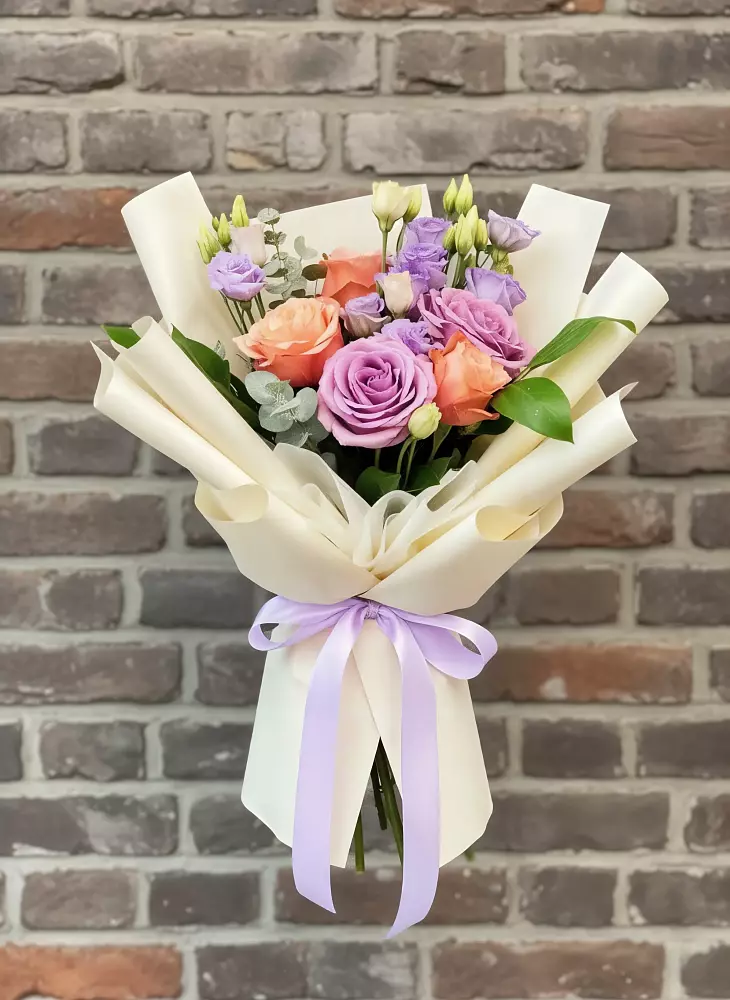 Букет цветов из: Лизиантусы и Розы в Покровское