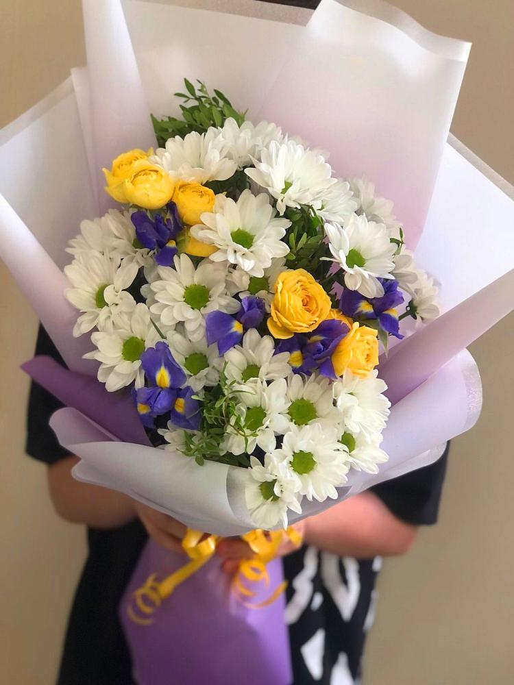 Букет цветов из: Ирисы, Хризантемы и Розы в Покровское