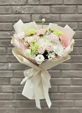 Букет цветов из:  Гвоздики, Розы, Лизиантусы и Хризантемы #REPLACE_PRED# Покровское