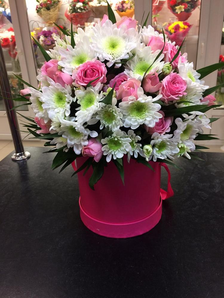 Цветочная композиция из Розы и Хризантемы в шляпной коробке в Покровское